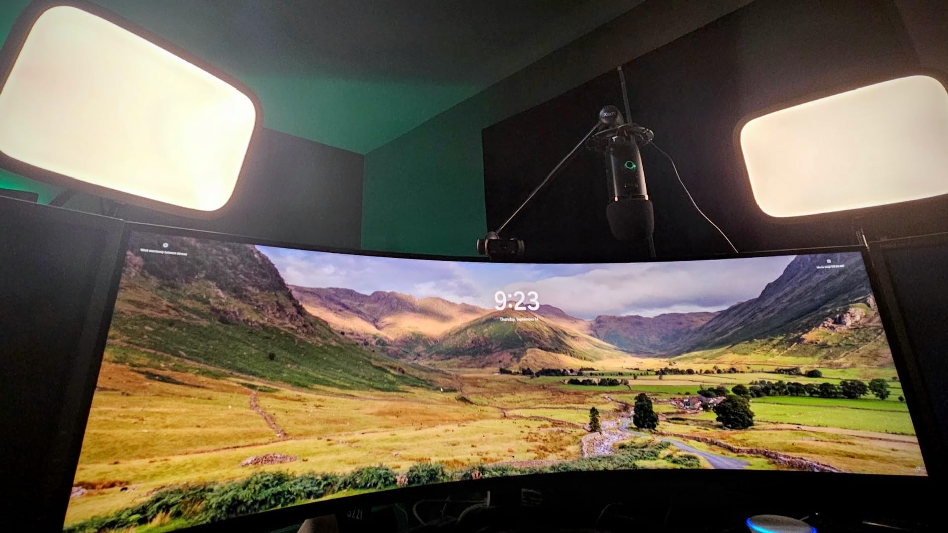 Elgato Key Light, Professional 2800 Lumens Studio Light customer photo 1