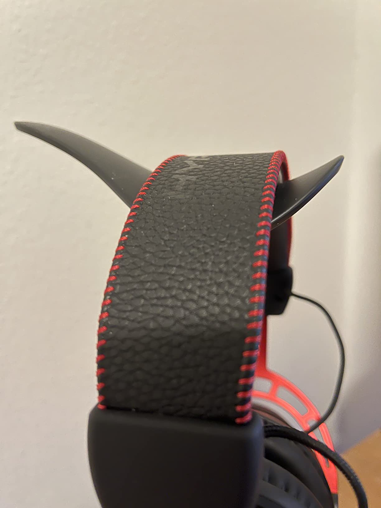 HyperX Cloud Alpha Wireless - Gaming Headset for PC, 300-hour battery life, DTS Headphone:X Spatial Audio, Memory foam, Dual Chamber Drivers, Noise-canceling mic, Durable aluminum frame, Red customer photo 2