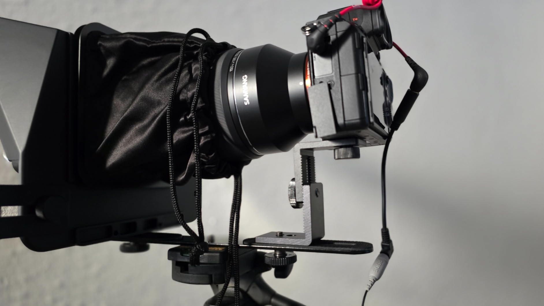 A10 Portable Teleprompter for Smartphones & DSLR Cameras with Phone Holder, Remote Control Ideal for Live Streaming, Interviews, Speeches & Video Production customer photo 1
