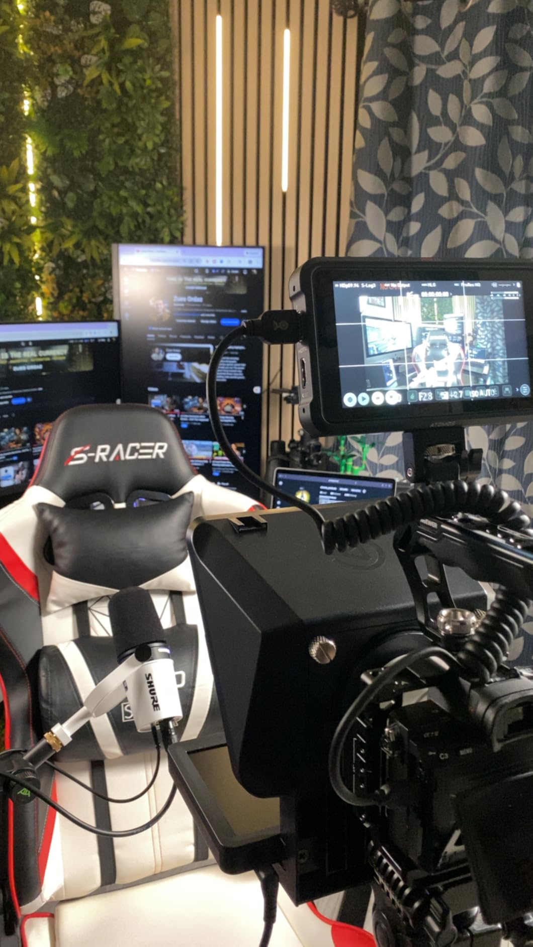 Elgato Prompter, Teleprompter with Built-in Screen customer photo 1