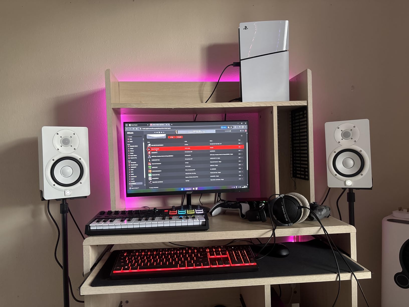 Yamaha HS4 Powered Studio Monitor in Black, Pair (HS4 B) customer photo 1