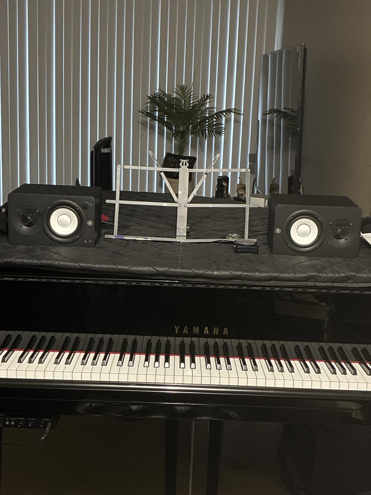 Yamaha HS4 Powered Studio Monitor in Black, Pair (HS4 B) customer photo 2
