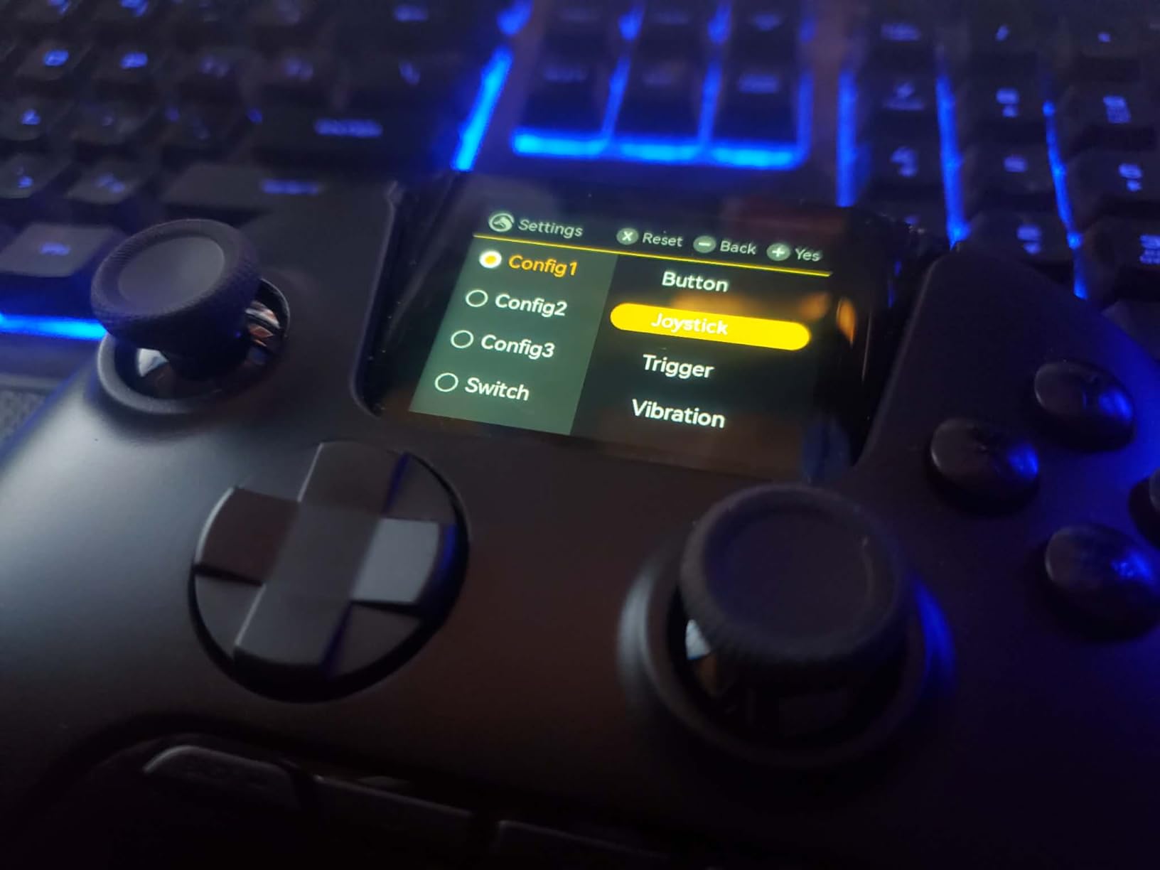 ManbaOne Interactive Screen Wireless Gaming Controller for PC/Switch/Switch 2/iOS/Android, Hall Effect Stick & Trigger, RGB Lighting, Remappable Buttons, 1800mAh with Charging Dock (Black) customer photo 2