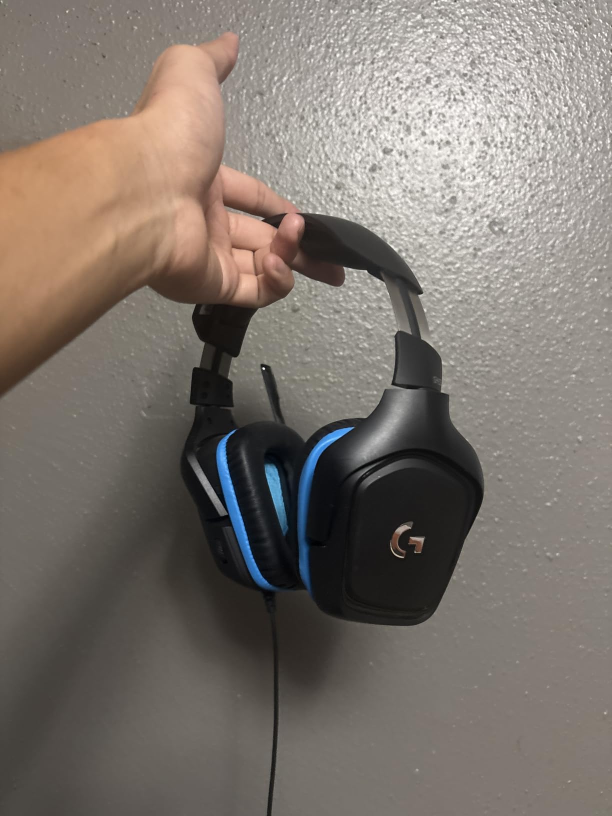 Logitech G432 Wired Gaming Headset, 7.1 Surround Sound, DTS Headphone:X 2.0, Flip-to-Mute Mic, PC - Black/Blue customer photo 2