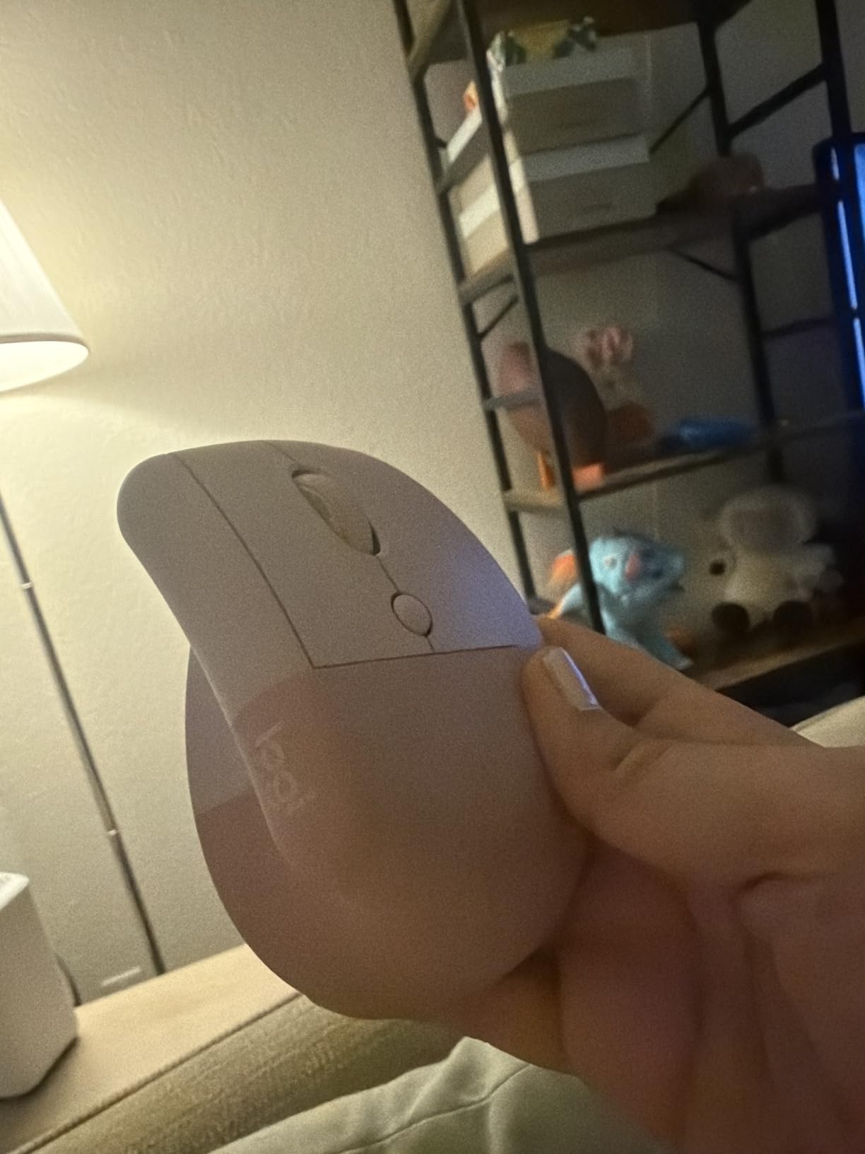 Logitech Lift Vertical Ergonomic Wireless Mouse - Graphite customer photo 2