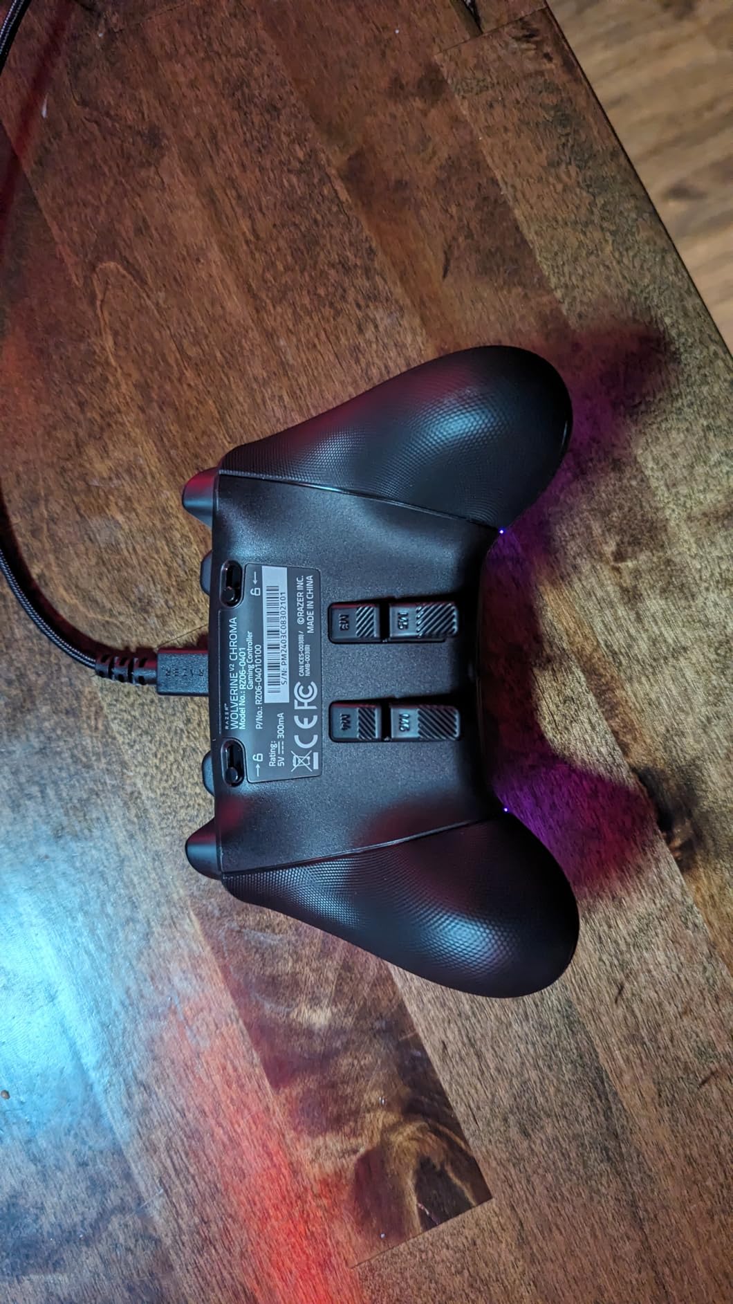 Razer Wolverine V2 Chroma Wired Gaming Pro Controller for Xbox Series X|S, Xbox One, PC: RGB Lighting - Remappable Buttons & Triggers - Mecha-Tactile Buttons & D-Pad - Trigger Stop-Switches - White customer photo 2