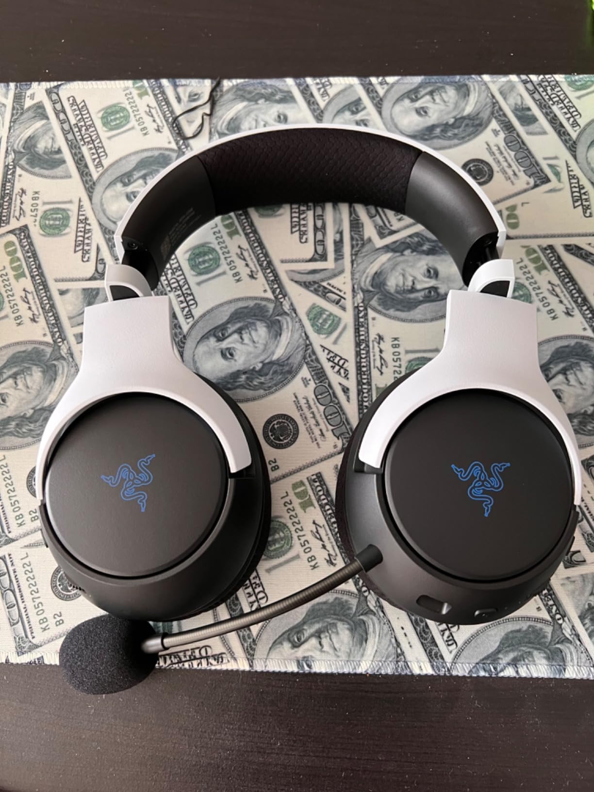 Razer Kaira Dual Wireless Gaming Headset for PlayStation 5 / PS5, PC, Mobile, PS4: Triforce 50mm Drivers - HyperClear Cardioid Mic - 2.4GHz and Bluetooth w/SmartSwitch - EQ Toggle - White/Black customer photo 1