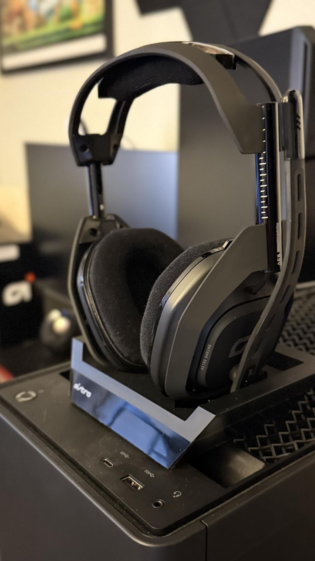 ASTRO Gaming A50 Wireless Headset with Base Station Gen 4, USB Radio Frequency, Unidirectional Microphone Headphones, Compatible with PS4, PS5, PC Windows, Mac, Black (Renewed) customer photo 1