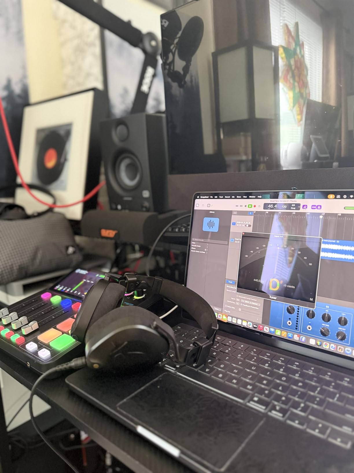 RØDE RØDECaster Duo Compact All-in-One Audio Production Solution for Podcasting, Streaming, Music Production and Content Creation (Black) customer photo 2