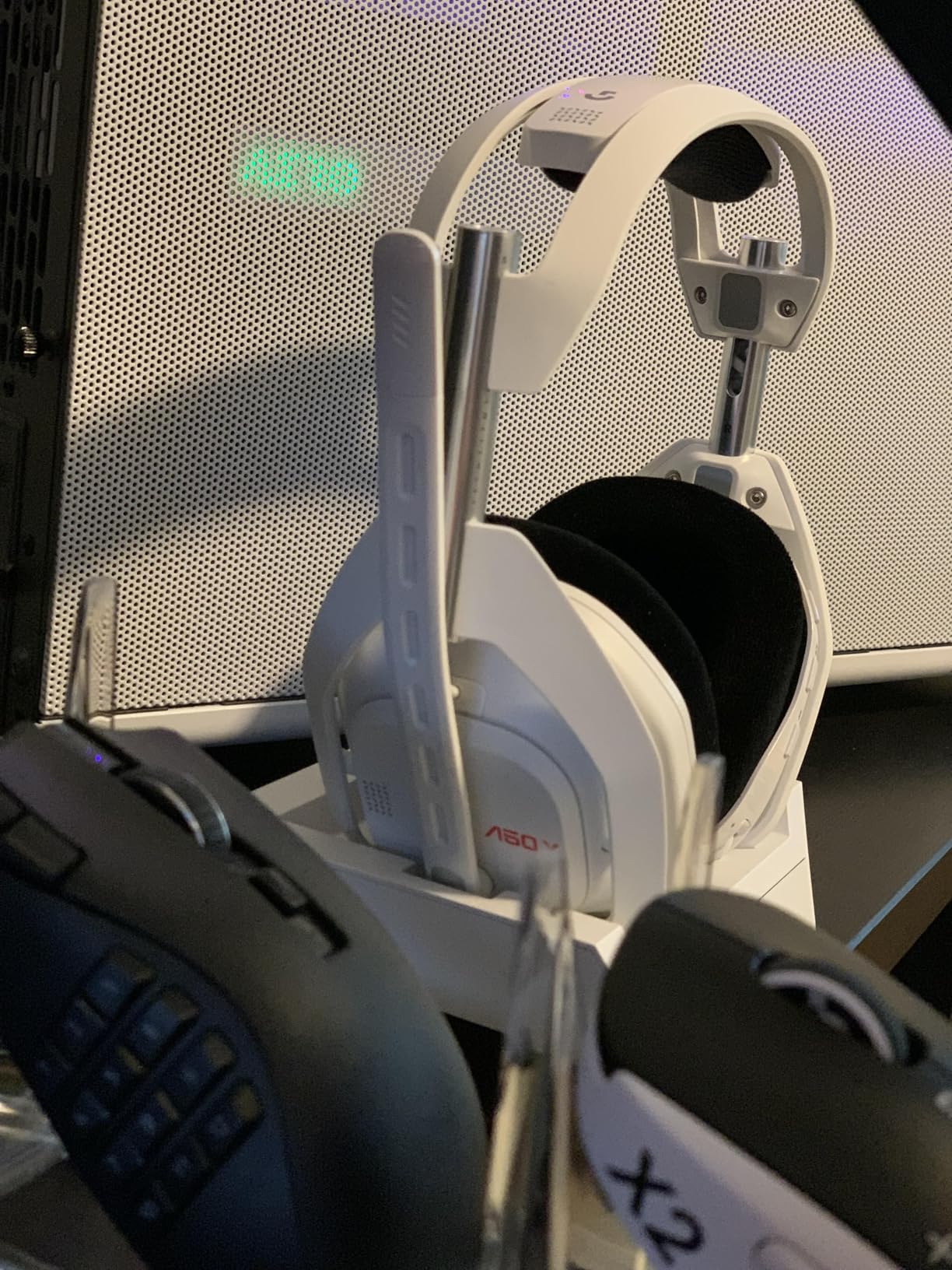Logitech G Astro A50 X Multi-Platform Wireless Gaming Headset + Base Station for PS5/Xbox/PC: PLAYSYNC Video & Audio Switcher, HDMI 2.1 4K 120Hz VRR, 24hr Battery, 2.4GHz & BT - Black customer photo 2
