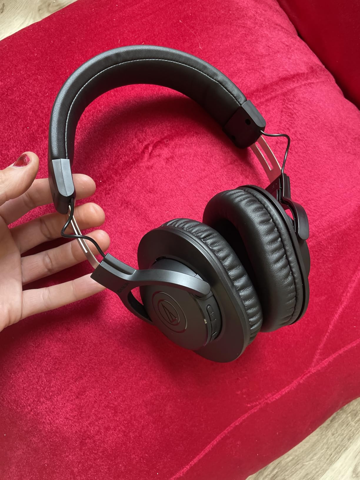 Audio-Technica ATH-M20xBT Wireless Over-Ear Headphones with Mic, 60 Hour Battery Life, Studio-Quality Sound, 40 mm Drivers for Enhanced Bass, Lightweight Design, Multipoint Pairing customer photo 2