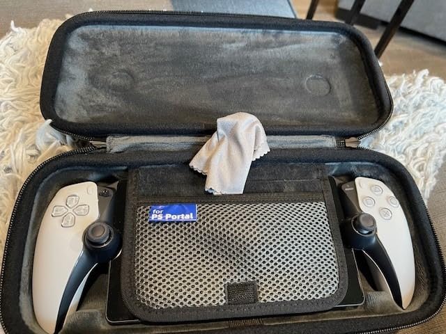 Skull & Co. Hard Carrying Case for PlayStation Portal - Black customer photo 2