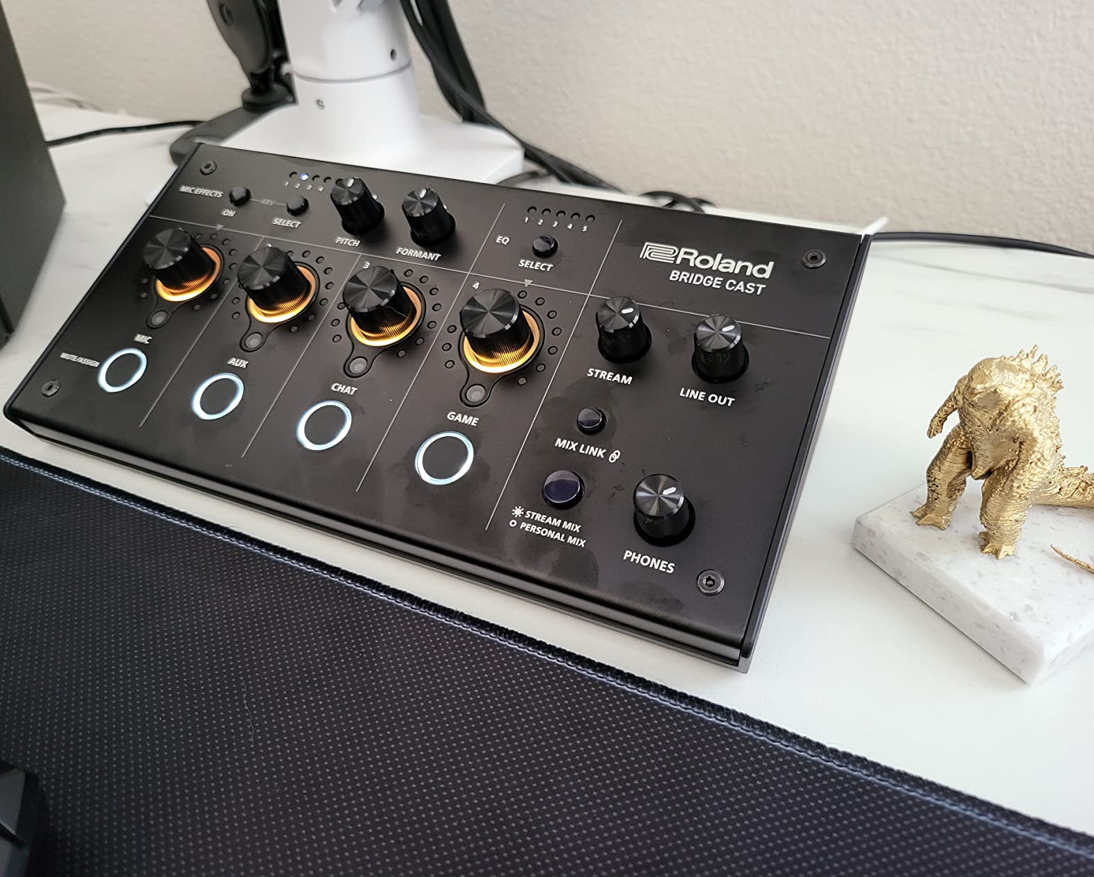 Roland BRIDGE CAST Dual Bus Gaming Mixer | Pro Audio Streaming Interface and Mixer for Online Gamers | 32-Bit Hardware DSP | USB-C Windows & Mac Connectivity | XLR Input for Mics | Ice White customer photo 1