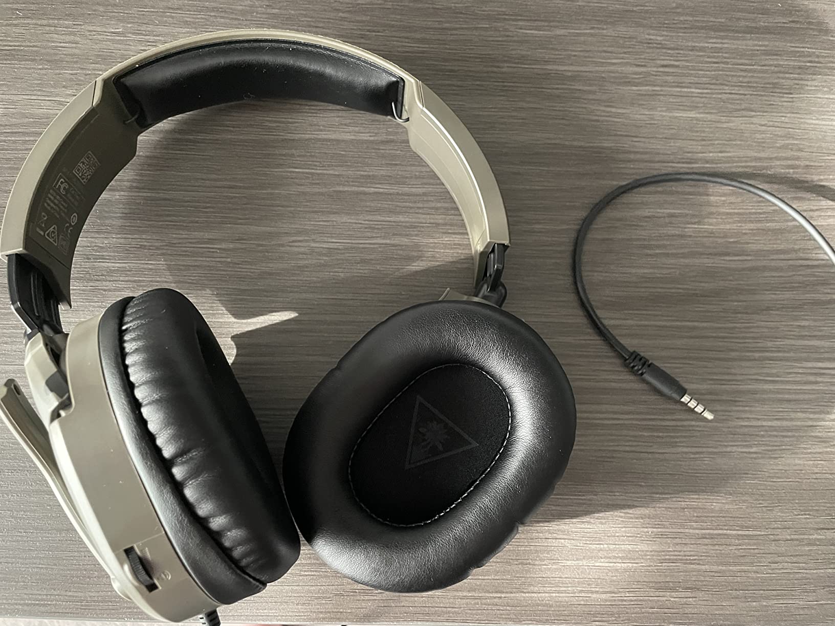 Recon 70 Multiplatform Gaming Headset for PS5, PS4, Xbox Series X|S, Xbox One, PC & Mobile w/ 3.5mm Wired Connection - Flip-to-Mute Mic, 40mm Speakers, Lightweight Design, Black customer photo 1