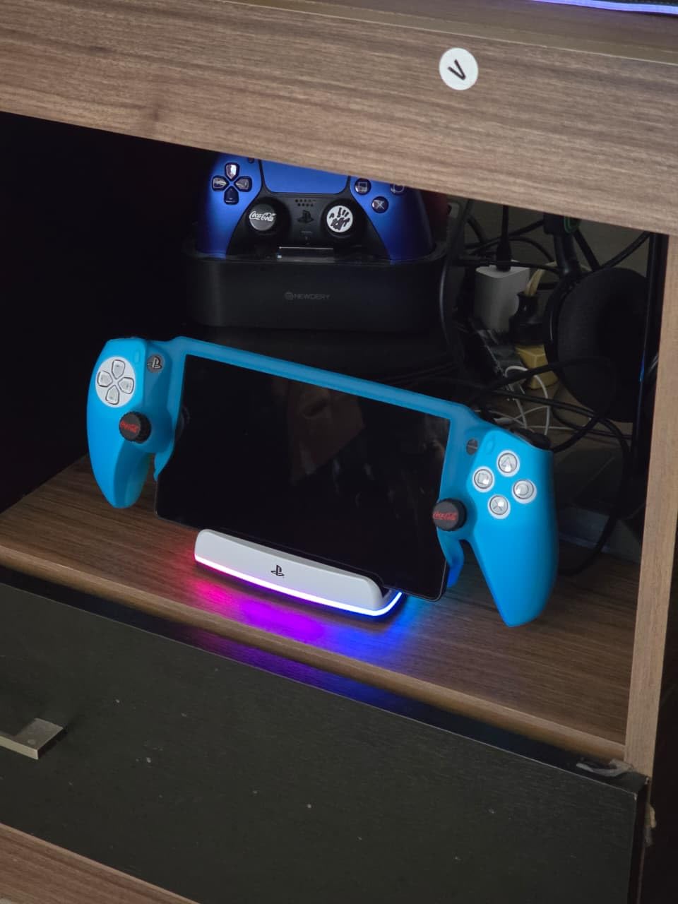 PowerA Charging Station for PlayStation Portal Remote Player with Lumectra, RGB Lighting, USB Powered, Magnetic Charger customer photo 2