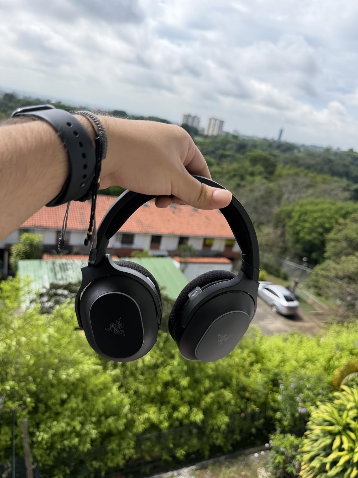 Razer Barracuda X Chroma Wireless Gaming Headset: 2.4GHz Wireless & Bluetooth - Lightweight - Chroma RGB - 40mm Drivers - Cardioid Mic - 70 Hr Battery - for PC, Mac, PS5, Switch 2, Smartphone - Black customer photo 2