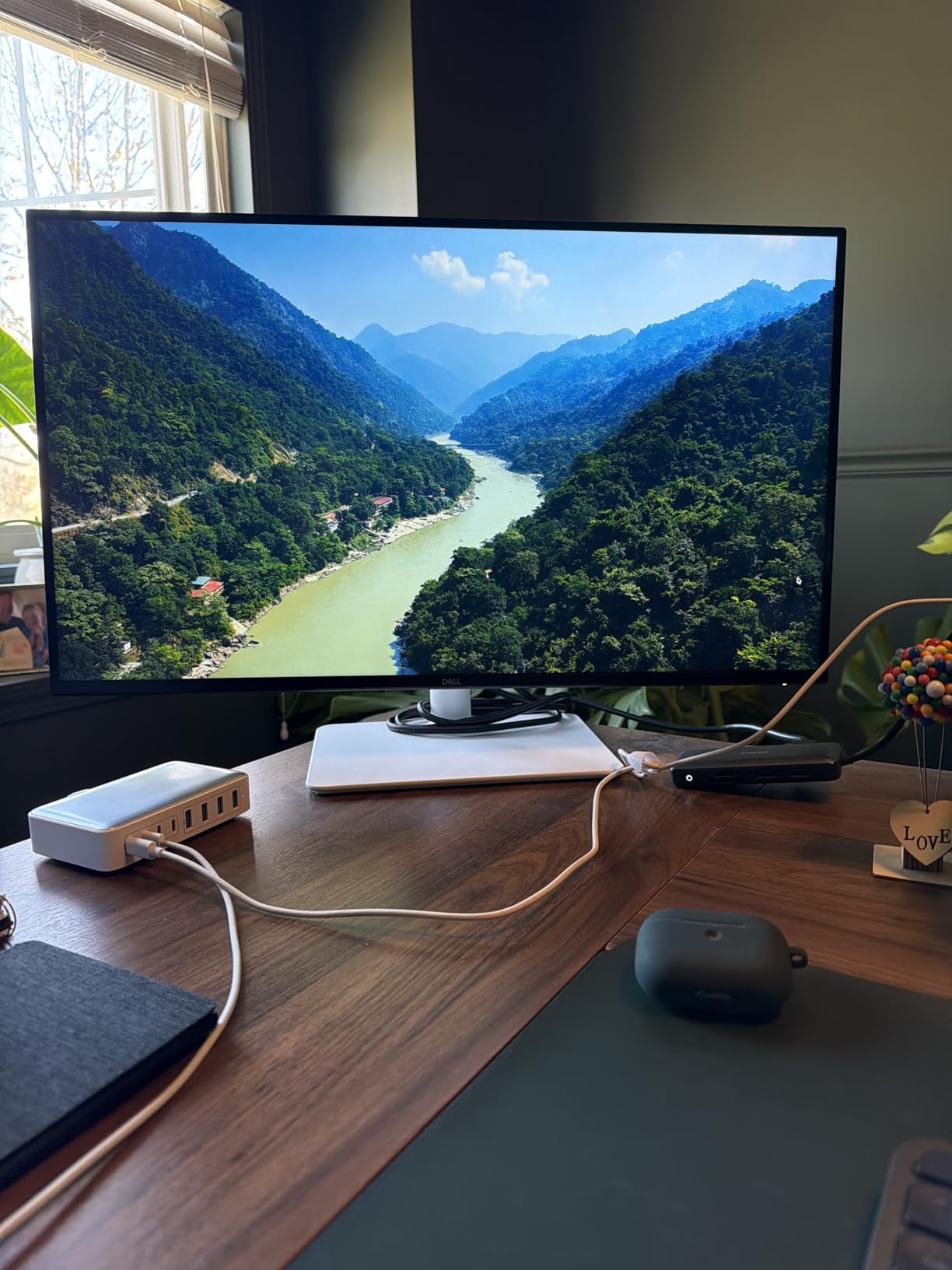Dell 27 Plus 4K Monitor - S2725QS - 27-inch 4K (3840 x 2160) 120Hz 16:9 Display, IPS Panel, AMD FreeSync Premium, sRGB 99%, Integrated Speakers, 1500:1 Contrast Ratio, ComfortView Plus customer photo 1