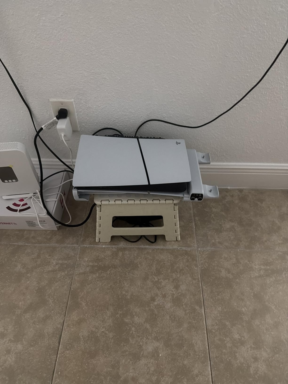 PS5/Slim/Pro Horizontal Stand with Cooling Fan & Charger for Original & Edge Controllers, Scalable Design PS5 Accessories Base with EVA Foams for All PS 5 Disc & Digital, PS 5 Sideways Stand White customer photo 1
