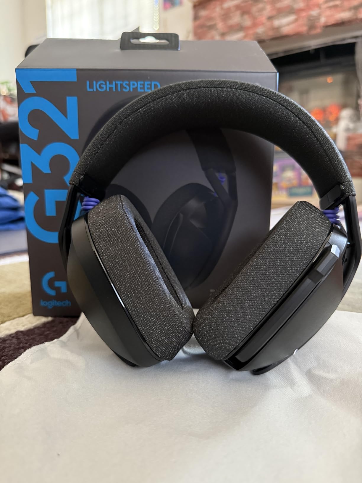 Logitech G321 Lightspeed Wireless Bluetooth Gaming Headset, Dynamic Comfort and Fit, 16 kHz Boom Mic, 20+ hrs Battery, PC, PS4, PS5, Nintendo Switch, Mobile - Black customer photo 2