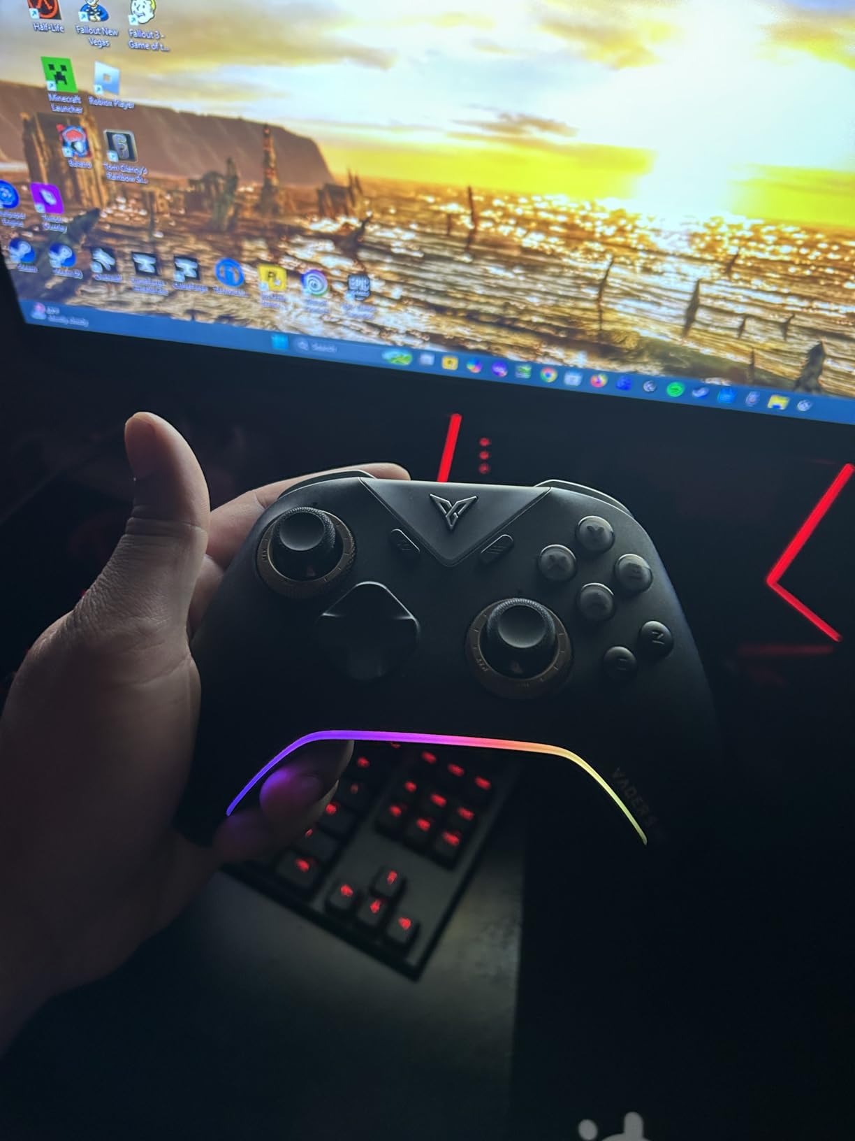 FLYDIGI Vader 5 Pro PC Controller, FORCEFLEX Joysticks, 3ms Ultra-Low Latency, FORCESWITCH Triggers, 8 Extra Buttons, Triggers & Grips Vibration, 1000mAh Battery, PC/NS/Android/TV customer photo 1