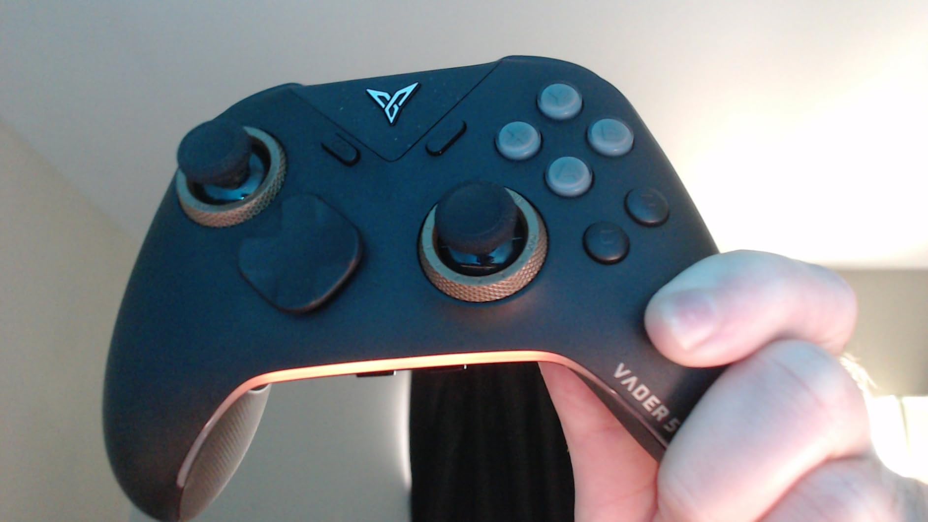 FLYDIGI Vader 5 Pro PC Controller, FORCEFLEX Joysticks, 3ms Ultra-Low Latency, FORCESWITCH Triggers, 8 Extra Buttons, Triggers & Grips Vibration, 1000mAh Battery, PC/NS/Android/TV customer photo 2