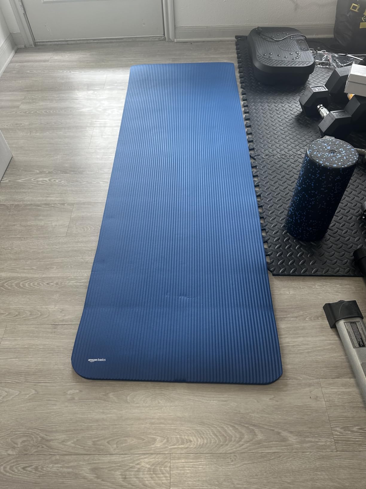 Amazon Basics Extra Thick Exercise Yoga Mat with Carrying Strap customer photo 1