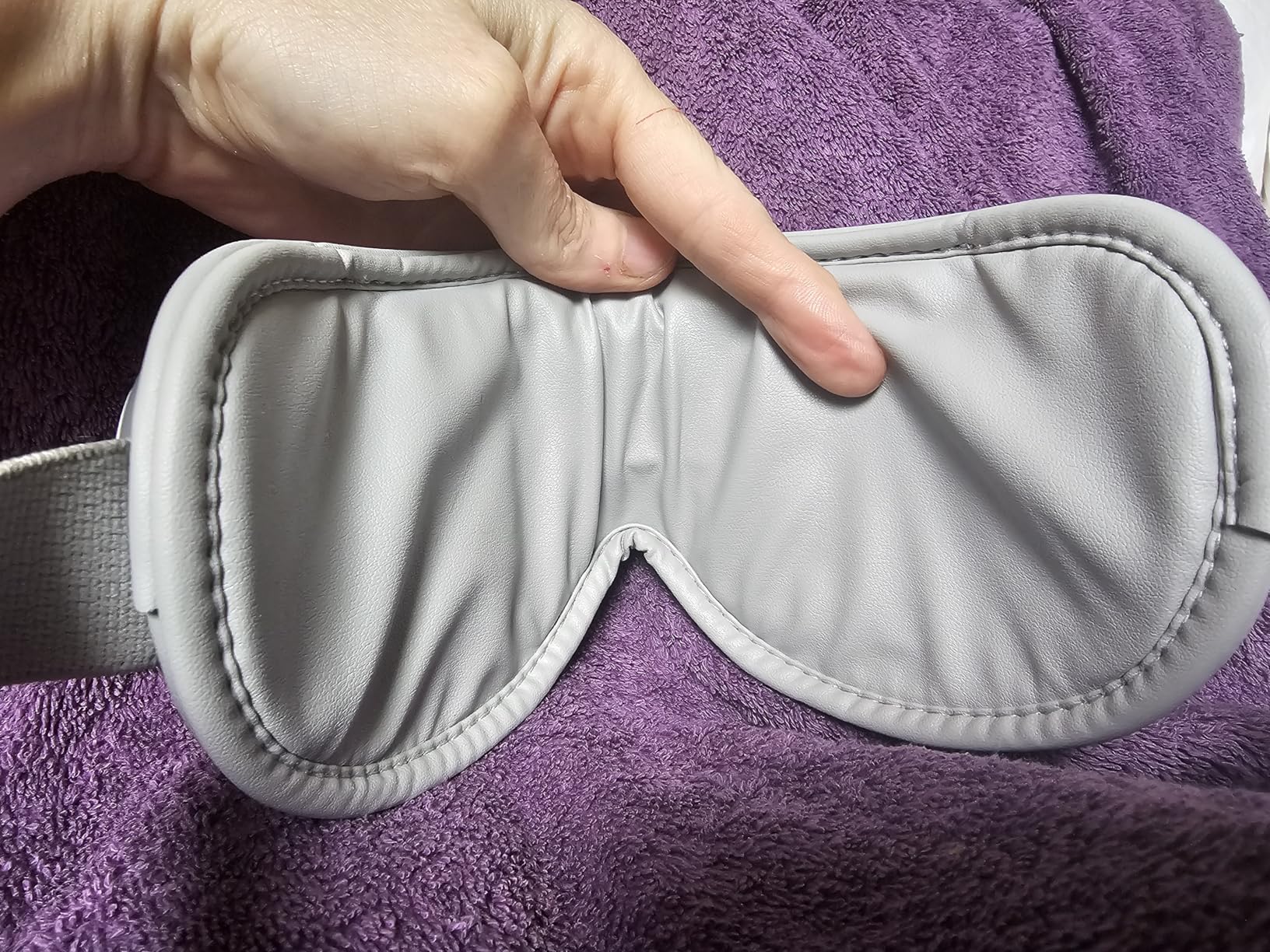 RENPHO Eyeris 1 Eye Massager with Heat, Heated Massage Eye Mask | Vibration Massage for Head Tension, Eye Strain, Dry Eyes & Dark Circles, FSA Eligible HSA, White customer photo 2