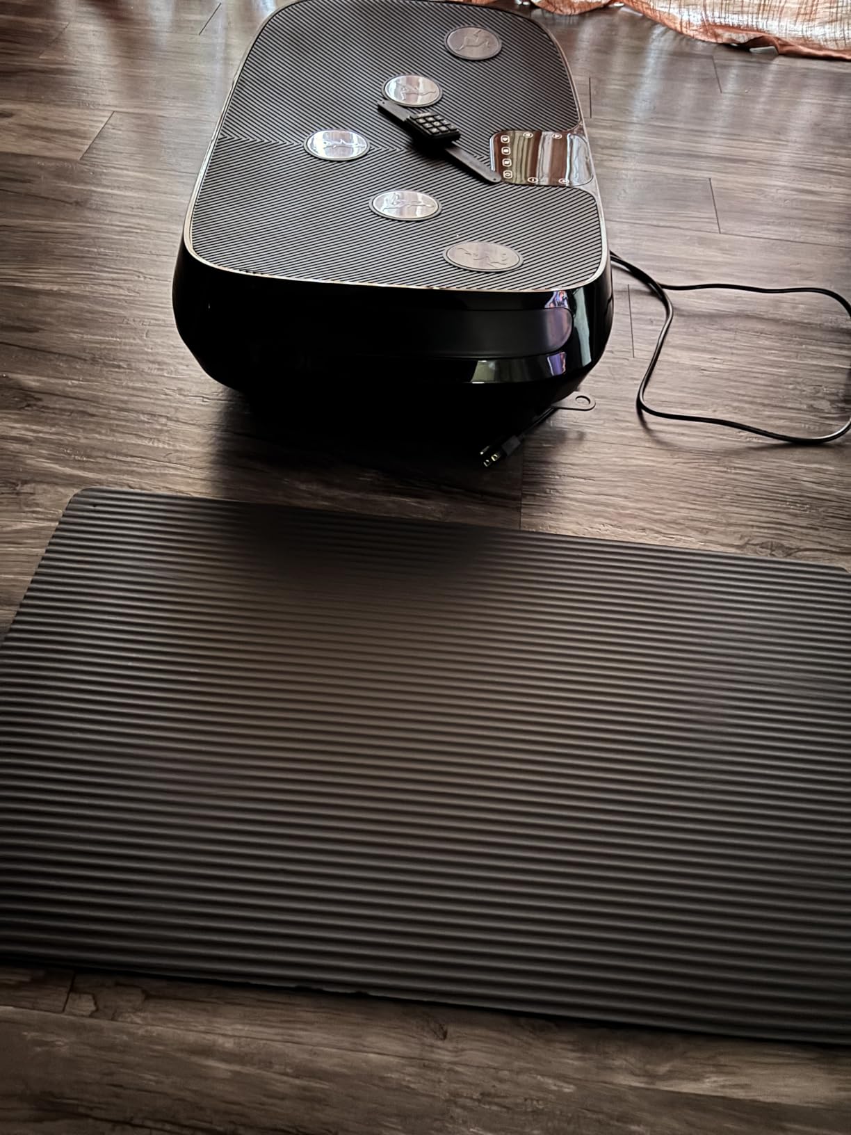 LifePro Rumblex 4D Curved Vibration Plate Exercise Machine - Triple Motor, 7 Modes & 60 Speeds Vibrating Platform Machine - Full Body Vibration Plate for Lymphatic Drainage & at Home Workout customer photo 1