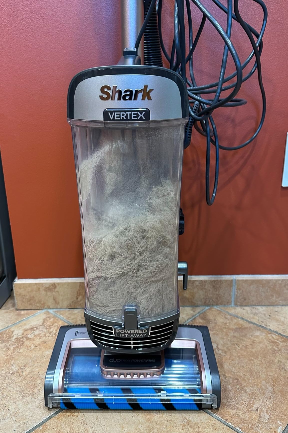 Shark AZ2002 Vertex Powered Lift-Away Upright Vacuum with DuoClean PowerFins, Self-Cleaning Brushroll, Large Dust Cup, Pet Crevice Tool, Dusting Brush & Power Brush, Silver/Rose Gold customer photo 1