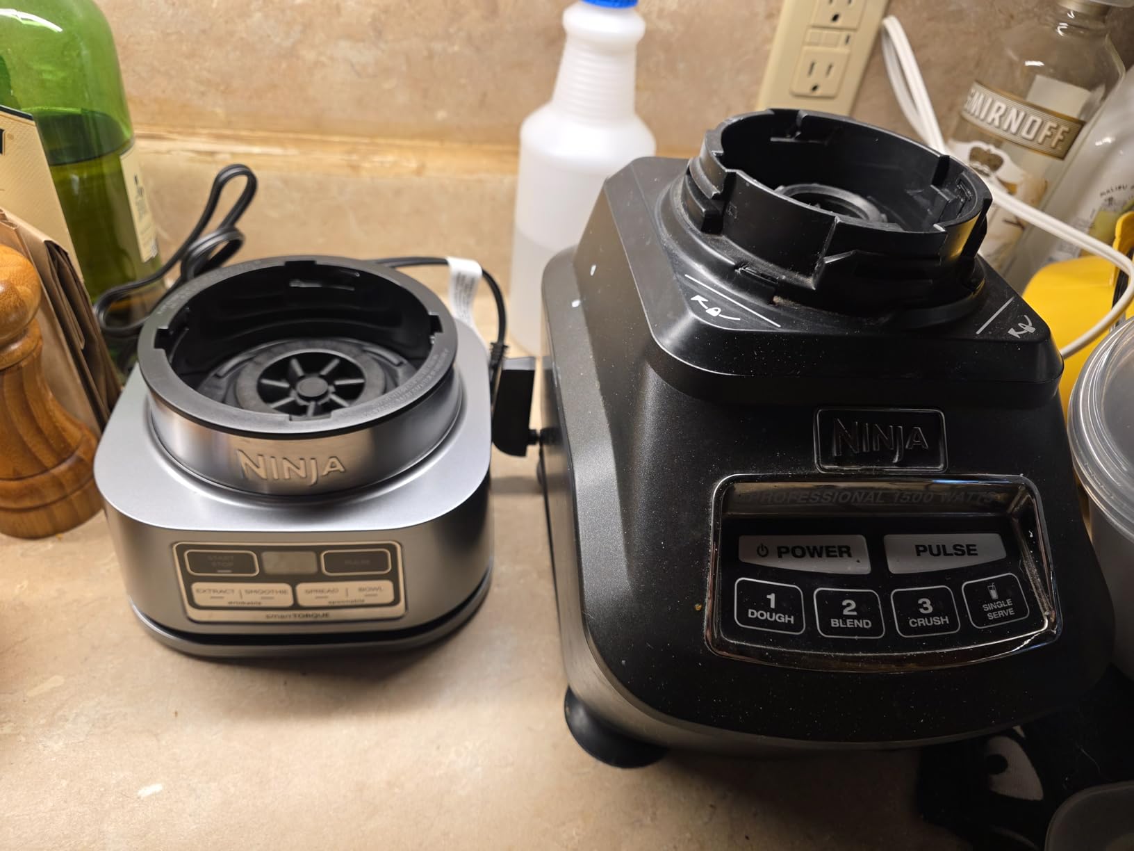 Ninja Foodi Personal Blender | Smoothie Bowl Maker with Storage Lid, Nutrient Extractor and Mixer | 1200-Peak-Watt smartTORQUE Motor | Hybrid Edge Blades, (2) 24-oz. Cups | Silver | SS101 customer photo 2