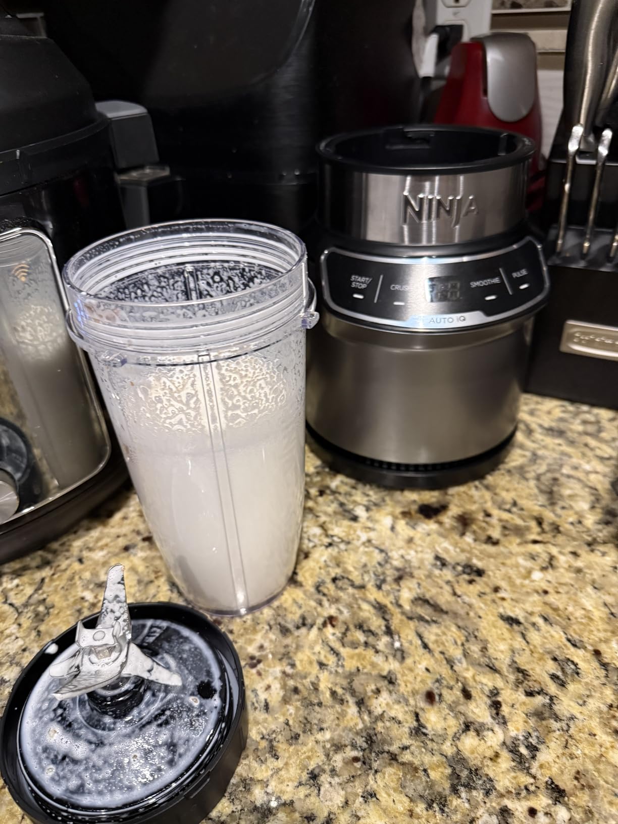 Ninja Nutri-Blender Pro with Auto-iQ | For Smoothies, Shakes, Frozen Drinks, Salsa, Dips | (2) 24-oz. To-Go Cups & Spout Lids | 1100-Peak-Watt | Silver | BN401 customer photo 2