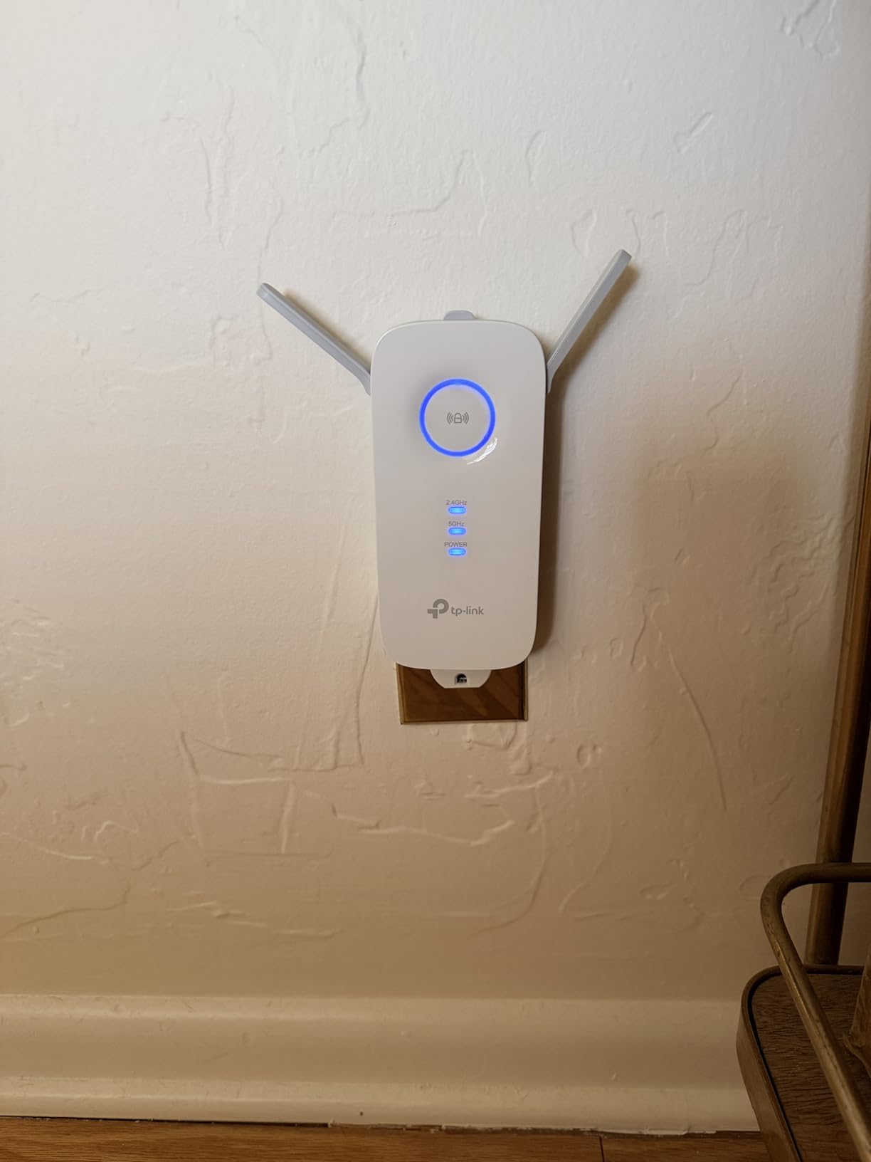 TP-Link AC1900 WiFi Range Extender (RE550) - Dual-Band, Gigabit Ethernet, Up to 2200 Sq.ft, EasyMesh customer photo 1