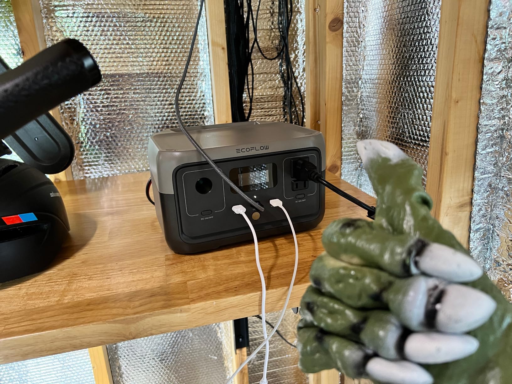 EF ECOFLOW Portable Power Station RIVER 2, 256Wh LiFePO4 Battery/ 1 Hour Fast Charging, Up to 600W AC Outlets, Solar Generator for Outdoor Camping/RVs/Home Use customer photo 2