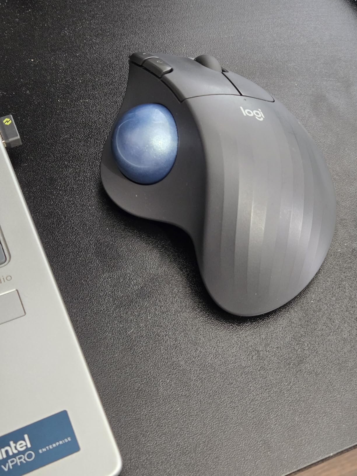 Logitech Ergo M575S Wireless Bluetooth Trackball Mouse - Graphite Blue Ball customer photo 1