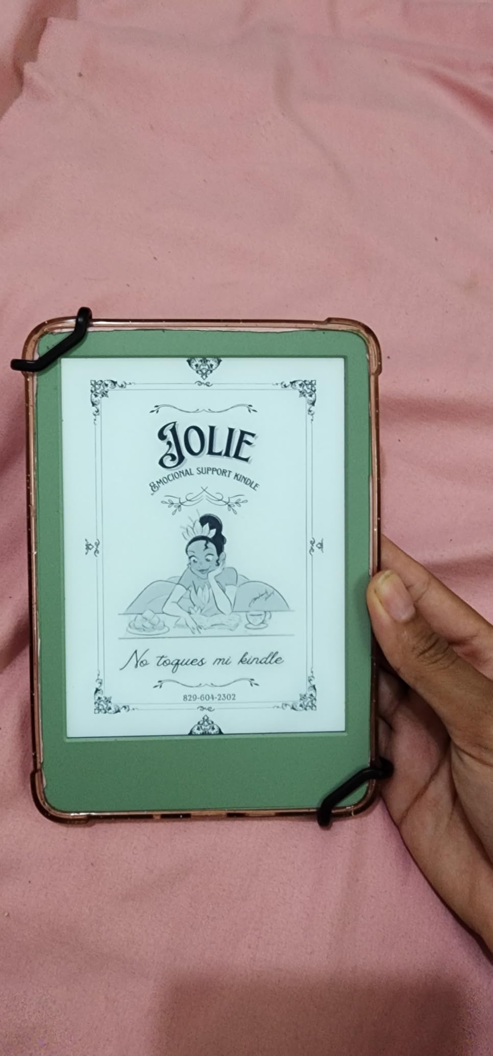 Kindle 16 GB (newest model) - Lightest and most compact Kindle, now with faster page turns, and higher contrast ratio, for an enhanced reading experience - Black customer photo 1
