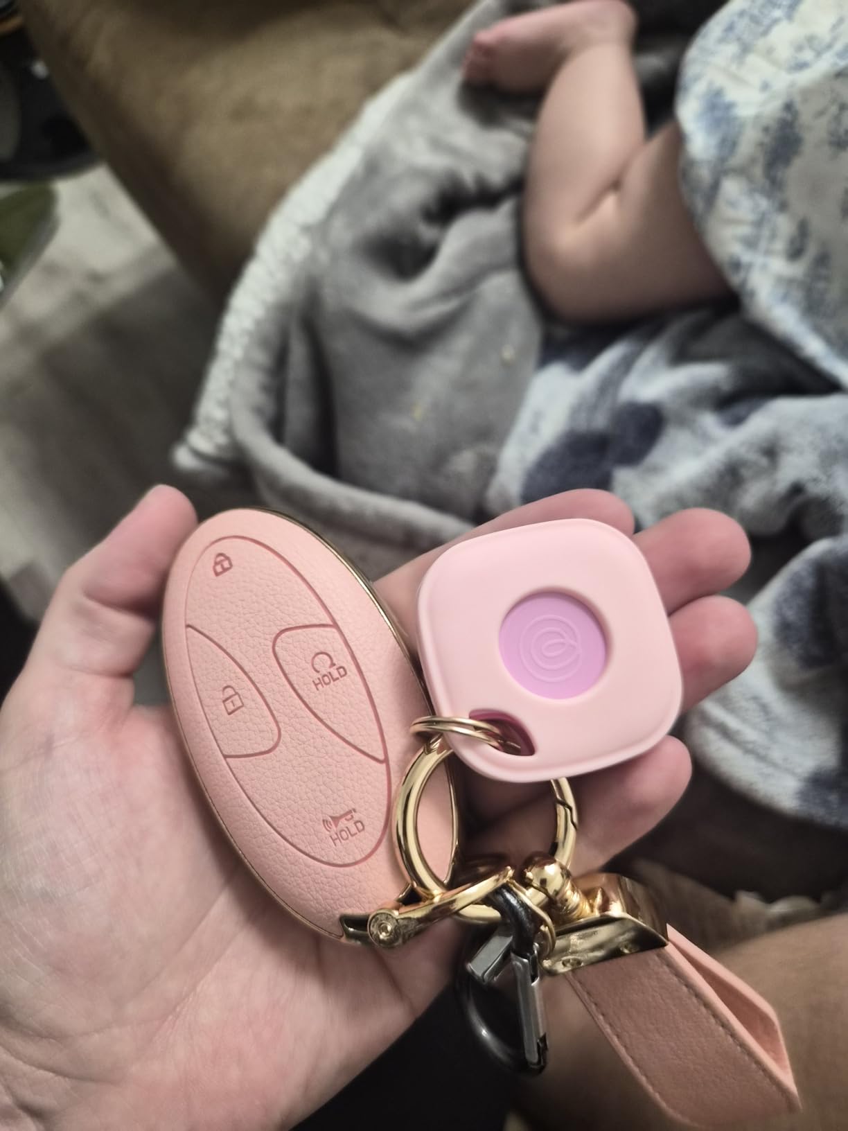 Life360 Tile - Bluetooth Tracker, Keys Finder and Item Locator for Keys, Bags and More. Phone Finder. Both iOS and Android Compatible. 4-Pack (Black) customer photo 1