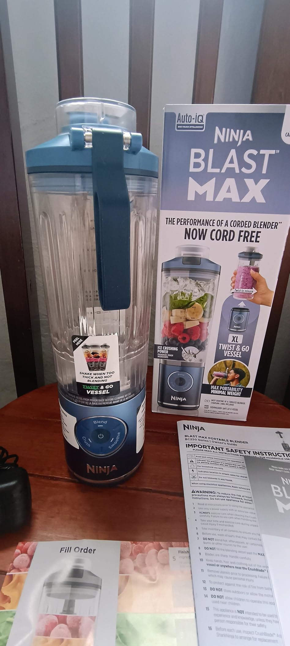 Ninja Blast Max, Portable Blender + Twist & Go, Personal Smoothie, Blend, Ice Crush, 3 Programs, Cordless, 22 oz removable Vessel, Dishwasher Safe, Leakproof, Navy, BC251NV customer photo 2