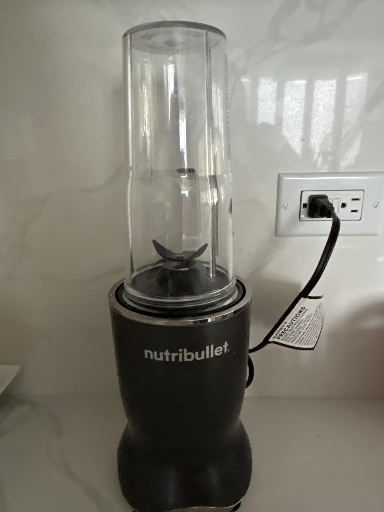 nutribullet Ultra Personal Blender, 1200W, for Smoothies Shakes & Protein - Quietest Single-Serve Blender with Titanium Coated Blades, 3 BPA-Free Cups (32oz + 24oz), To-Go Lids, Dishwasher Safe customer photo 1