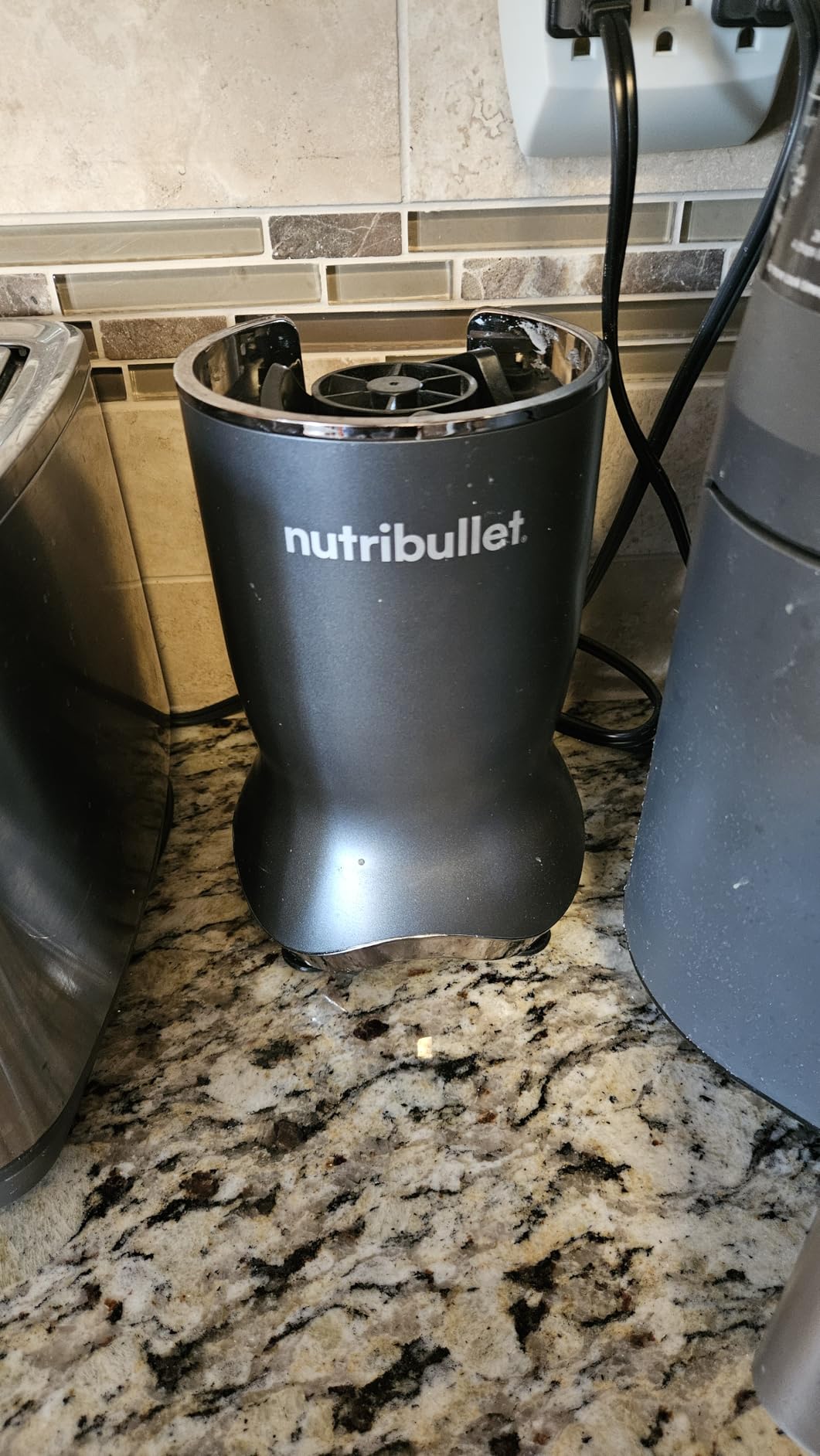 nutribullet Ultra Personal Blender, 1200W, for Smoothies Shakes & Protein - Quietest Single-Serve Blender with Titanium Coated Blades, 3 BPA-Free Cups (32oz + 24oz), To-Go Lids, Dishwasher Safe customer photo 2