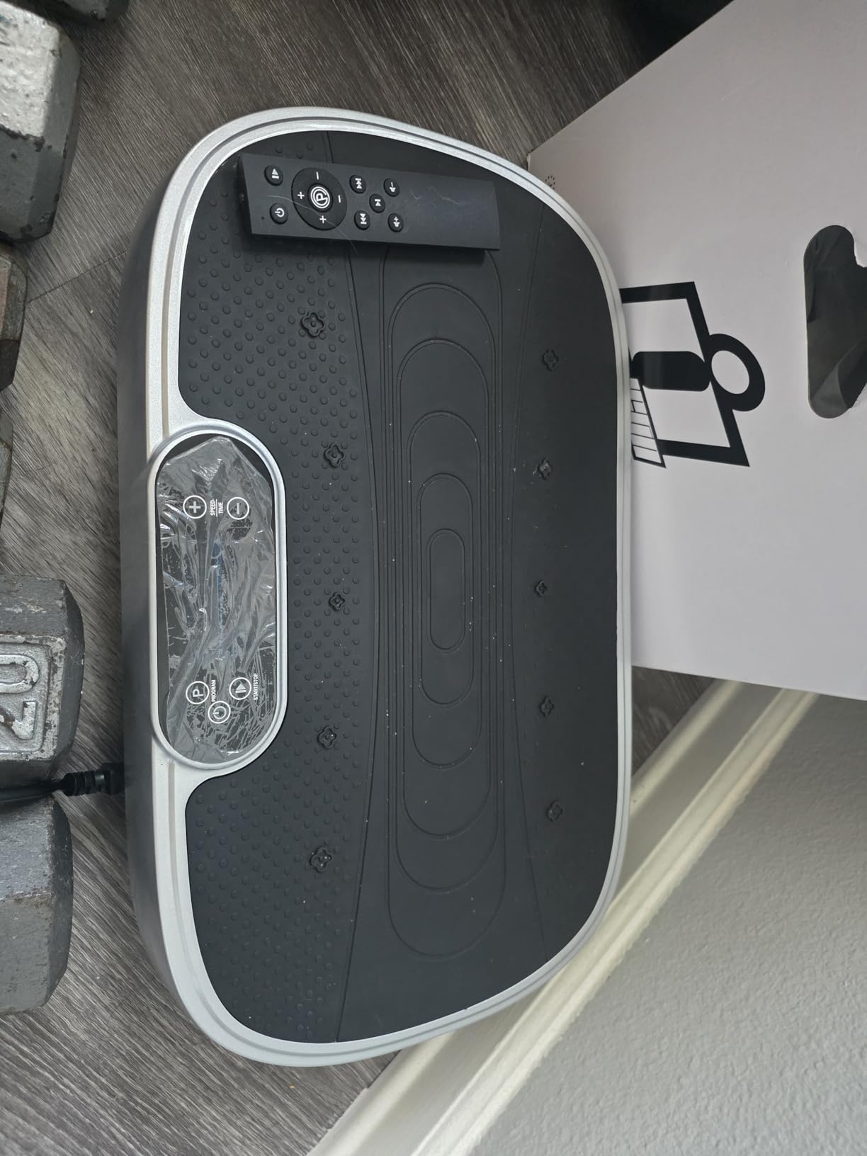 Renoj Vibration Plate Exercise Machine, 3D Whole Body Vibration Platform for Lymphatic Drainage and Muscle Recovery, 455-lb Capacity Fitness Machine with Bluetooth Speaker and LED Display for Home Gym customer photo 2