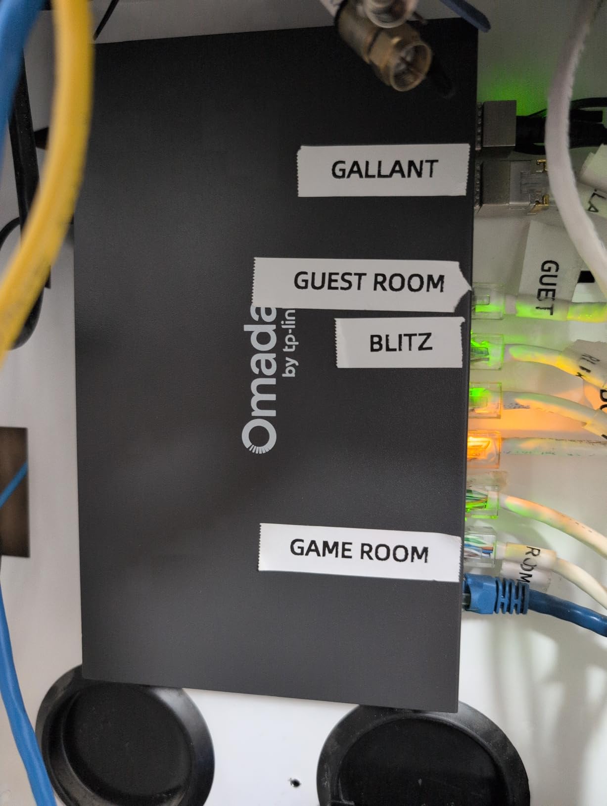 TP-Link Omada 8 Port 2.5G Switch, Easy Managed, 2*10G SFP+, VLAN, Auto Loop Prevention, IGMP Snooping, Fanless, Managed by Omada, Durable Metal w/ Shielded Ports(ES210X-M2) customer photo 1