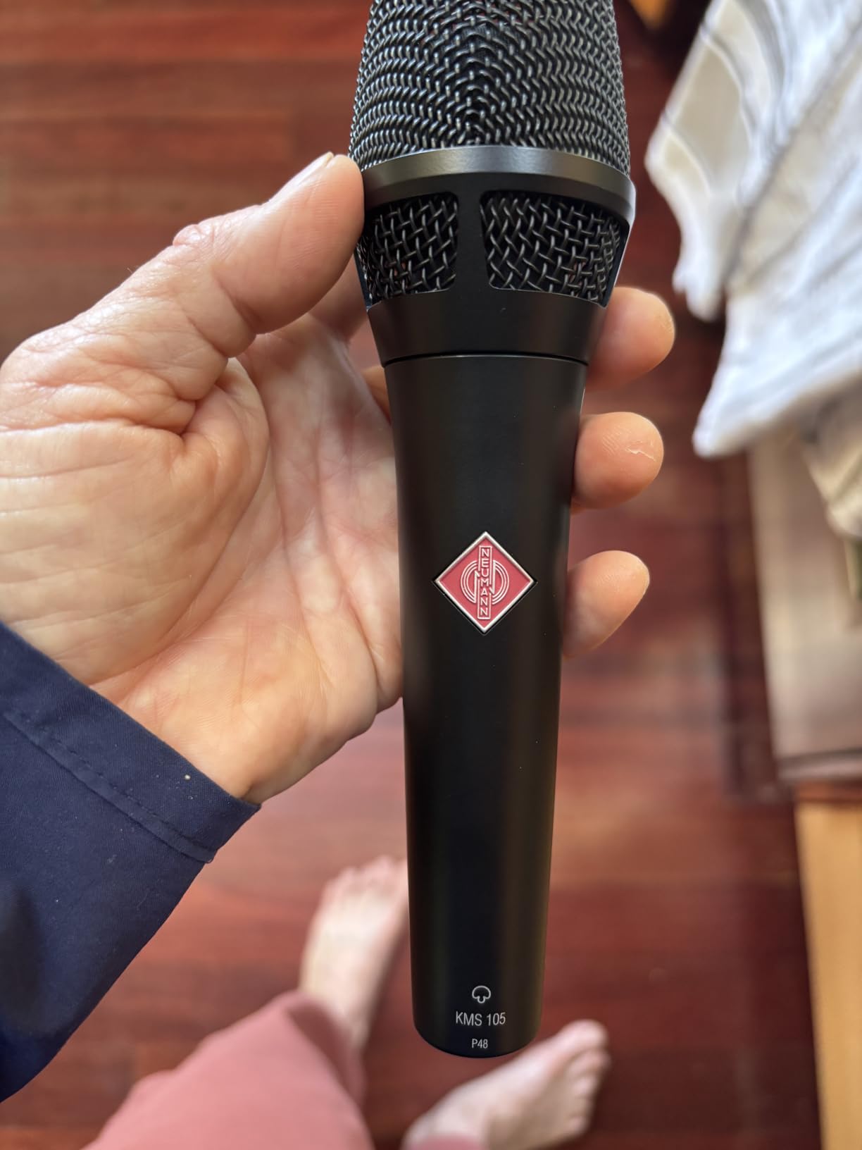 Neumann KMS 105 Supercardioid Condenser Vocal Microphone - Matte Black customer photo 2