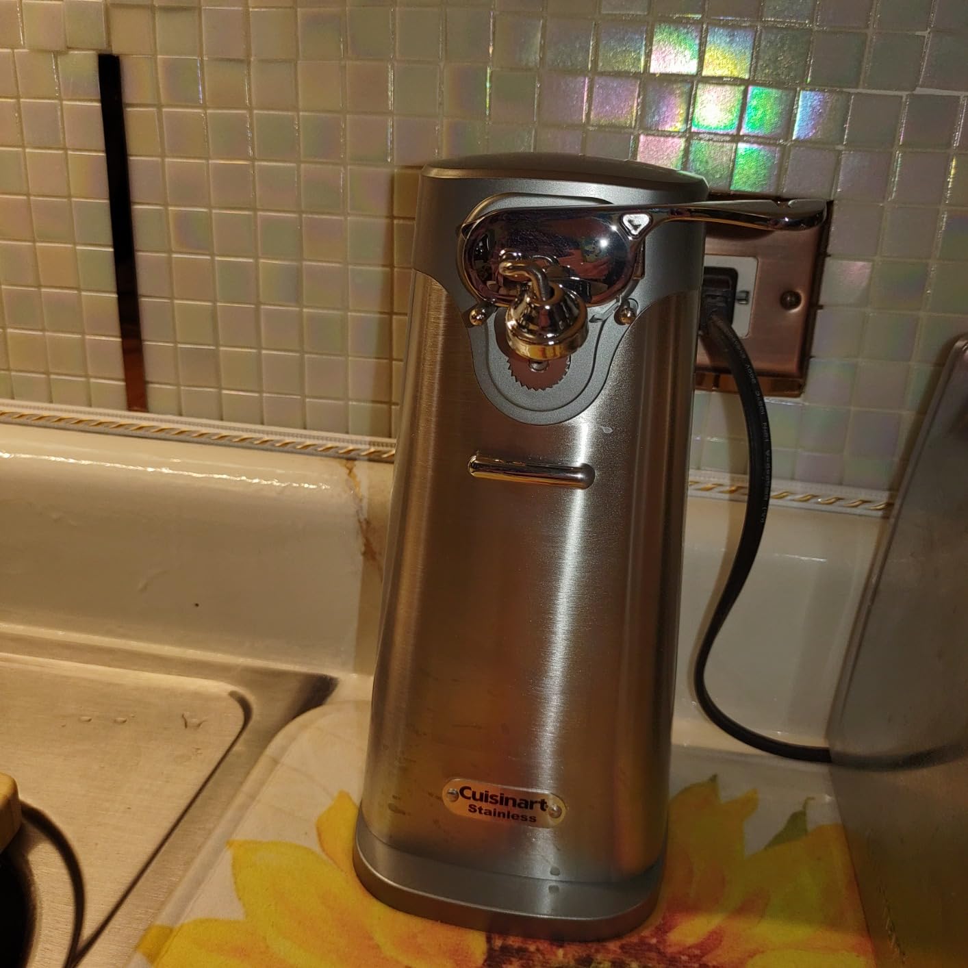 Cuisinart SCO-60 Deluxe Electric Can Opener, Quality-Engineered Motor System Allows you to Open Any Size Can, Stainless Steel customer photo 1