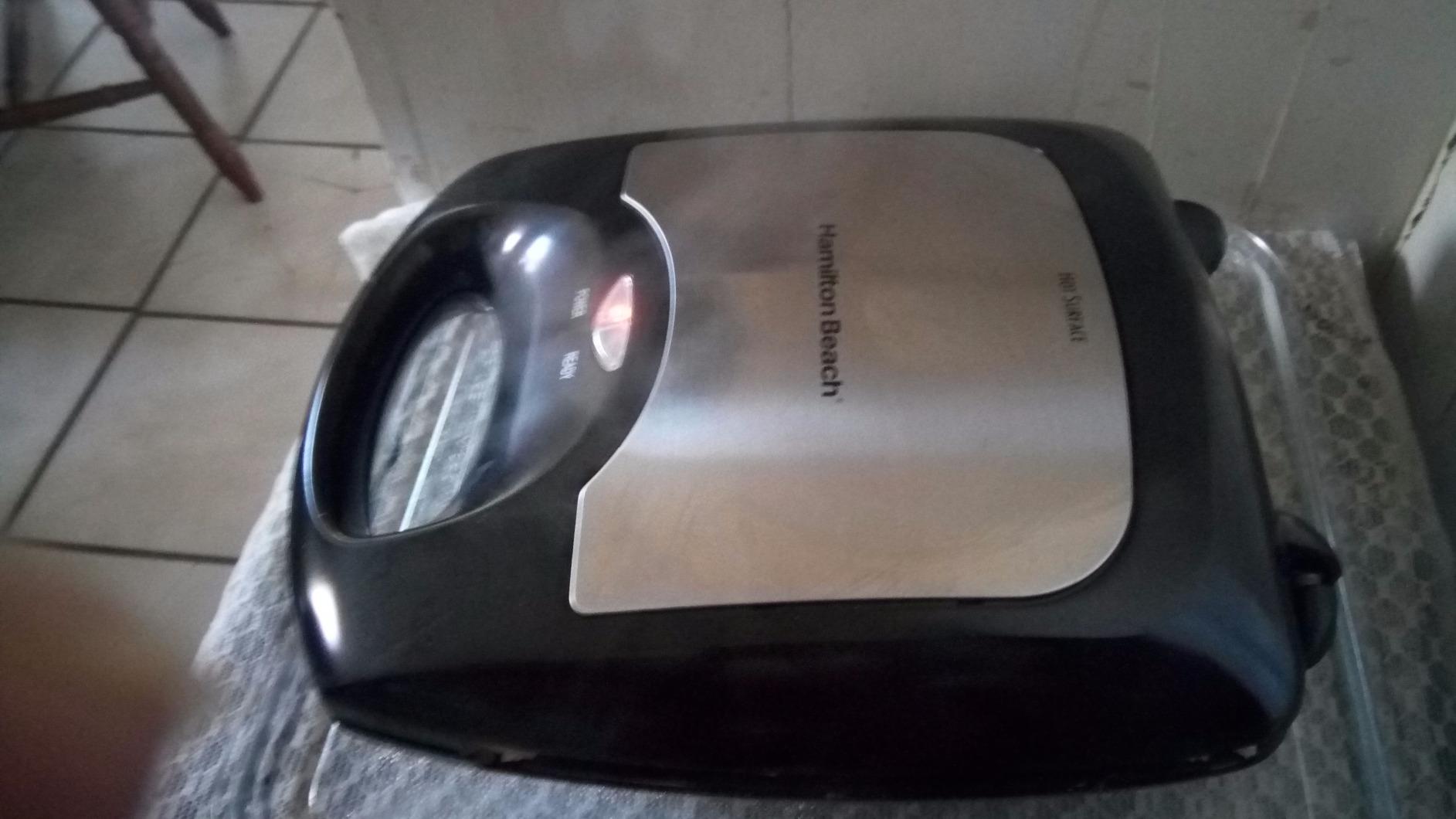 Hamilton Beach Belgian Waffle Maker with PFAS-Free Non-Stick Grids | Makes 4 Waffles, Hashbrowns or Keto Chaffles at Once | 26020MN customer photo 1