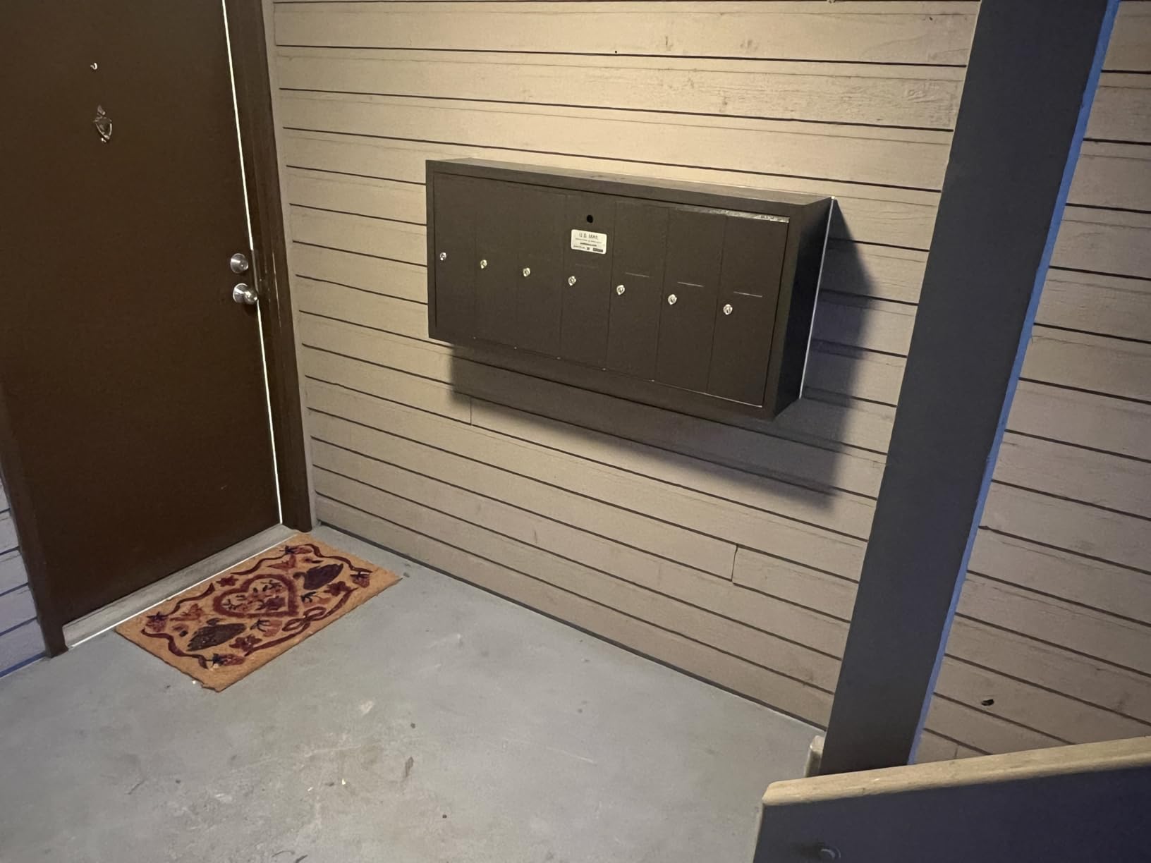 Salsbury Industries 3507ASU Surface Mounted Vertical Mailbox with 7 Doors and USPS Access, Aluminum customer photo 1