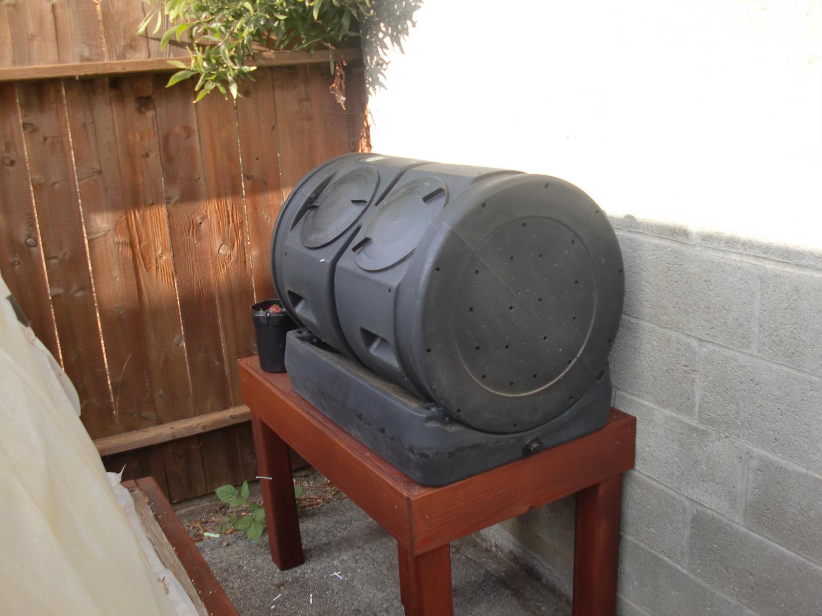 Good Ideas Compost Wizard Dueling Tumbler, 7 Cubic Foot Capacity | 2 Large Rotating Composter Bins, Holds 25 Gallons Each - Dual Chamber Compost System for Gardening, Yard, & Plant Care customer photo 1
