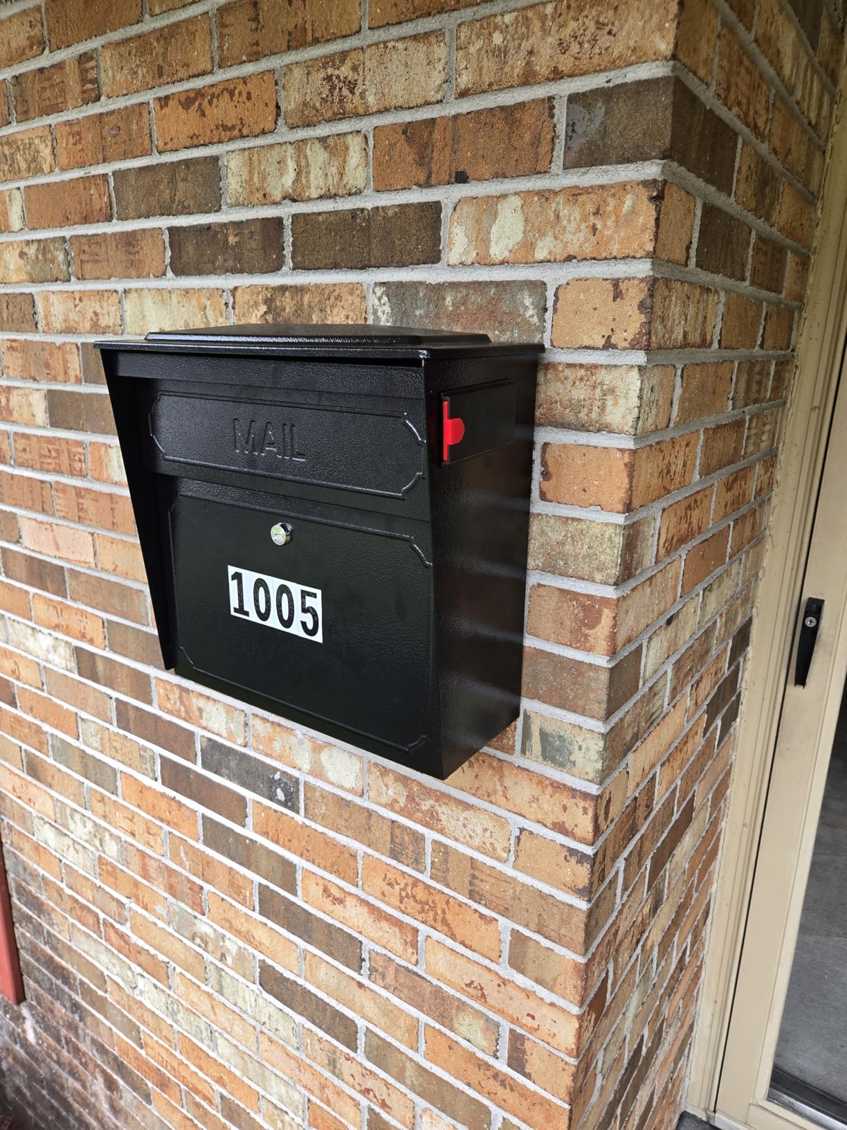 Mail Boss 7172 Townhouse Locking Security Wall Mount Mailbox, Black, Pack of 1 customer photo 1