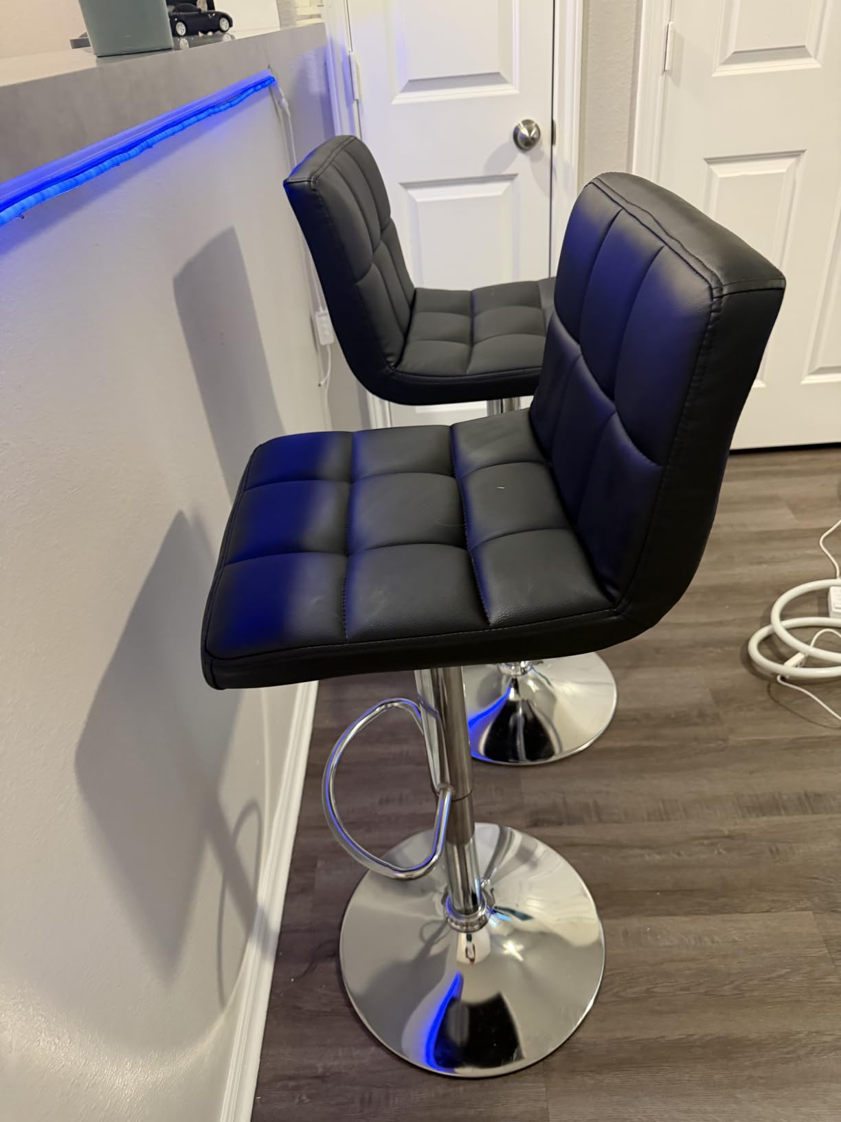 Homall Bar Stools Set of 2, Modern PU Leather Adjustable Swivel Barstools with Back & Metal Base, Upholstered Hydraulic Island Chairs, Armless Counter Height Bar Stools for Kitchen (Black) customer photo 1