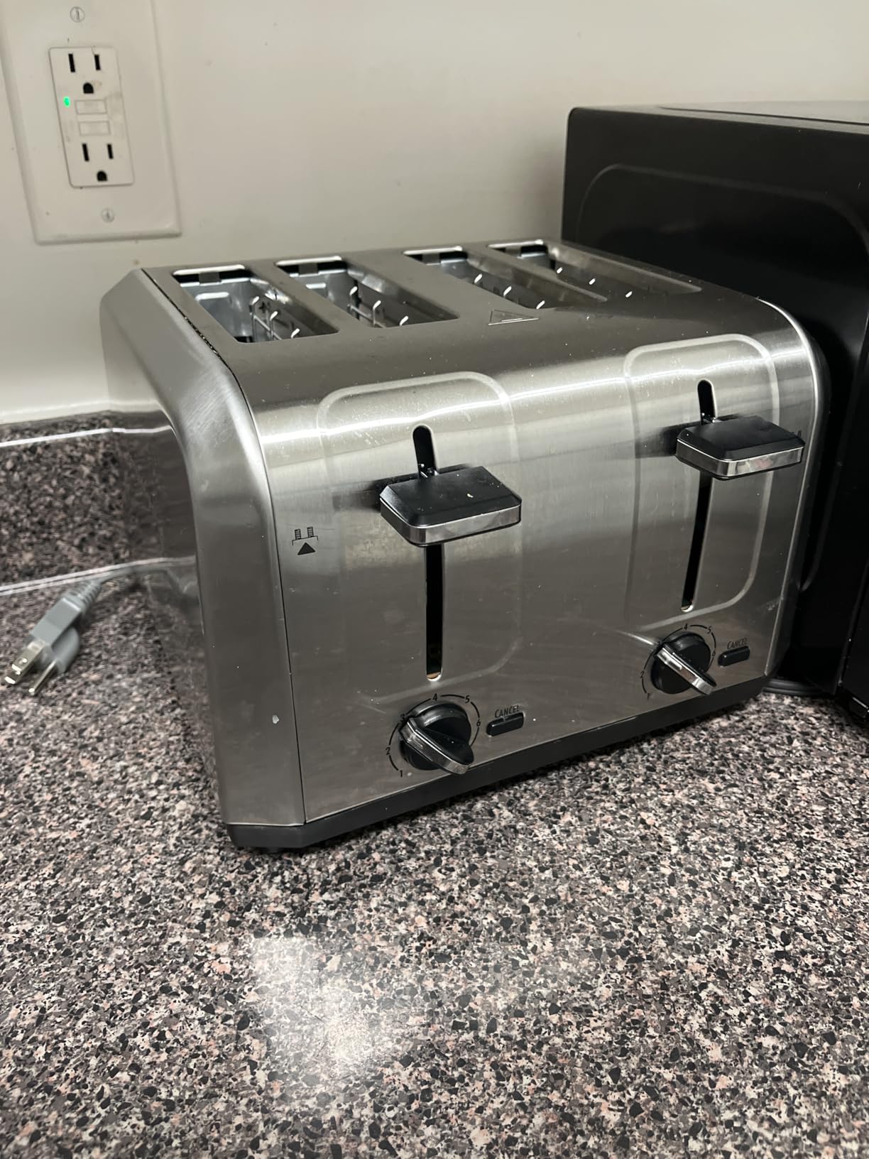 Hamilton Beach 4 Slice Toaster with Extra Wide Slots | Browning Control With 7 Shades | Auto Shutoff | Toast Boost | Slide-Out Crumb Tray | Brushed Stainless Steel | 24910G customer photo 1