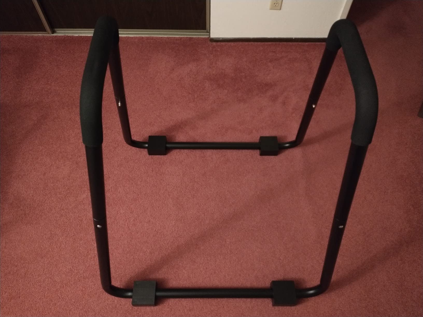 Amazon Basics Dip Bar Station, Portable Strength Training Stand for Tricep Dips & Calisthenics, Home Gym, 661 lb Weight Capacity, Black customer photo 2